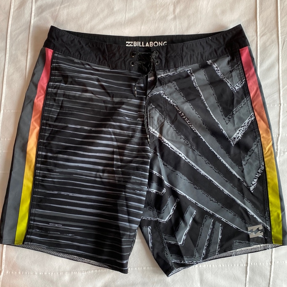Men’s Billabong Swim Shorts Size 32